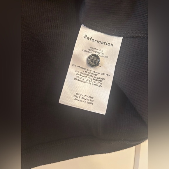 new Reformation Raelynn ribbed button up short sleeve knit cardigan top in black - Picture 4 of 5